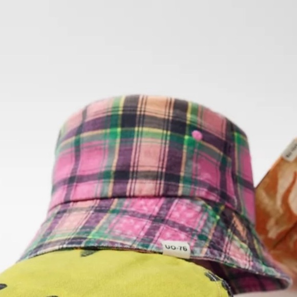 Urban Outfitters UO Billy Printed Canvas Bucket Hat in Pink Combo - Picture 2 of 4